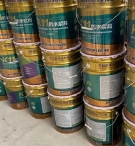 防水涂料在施工时需要注意以下几点：